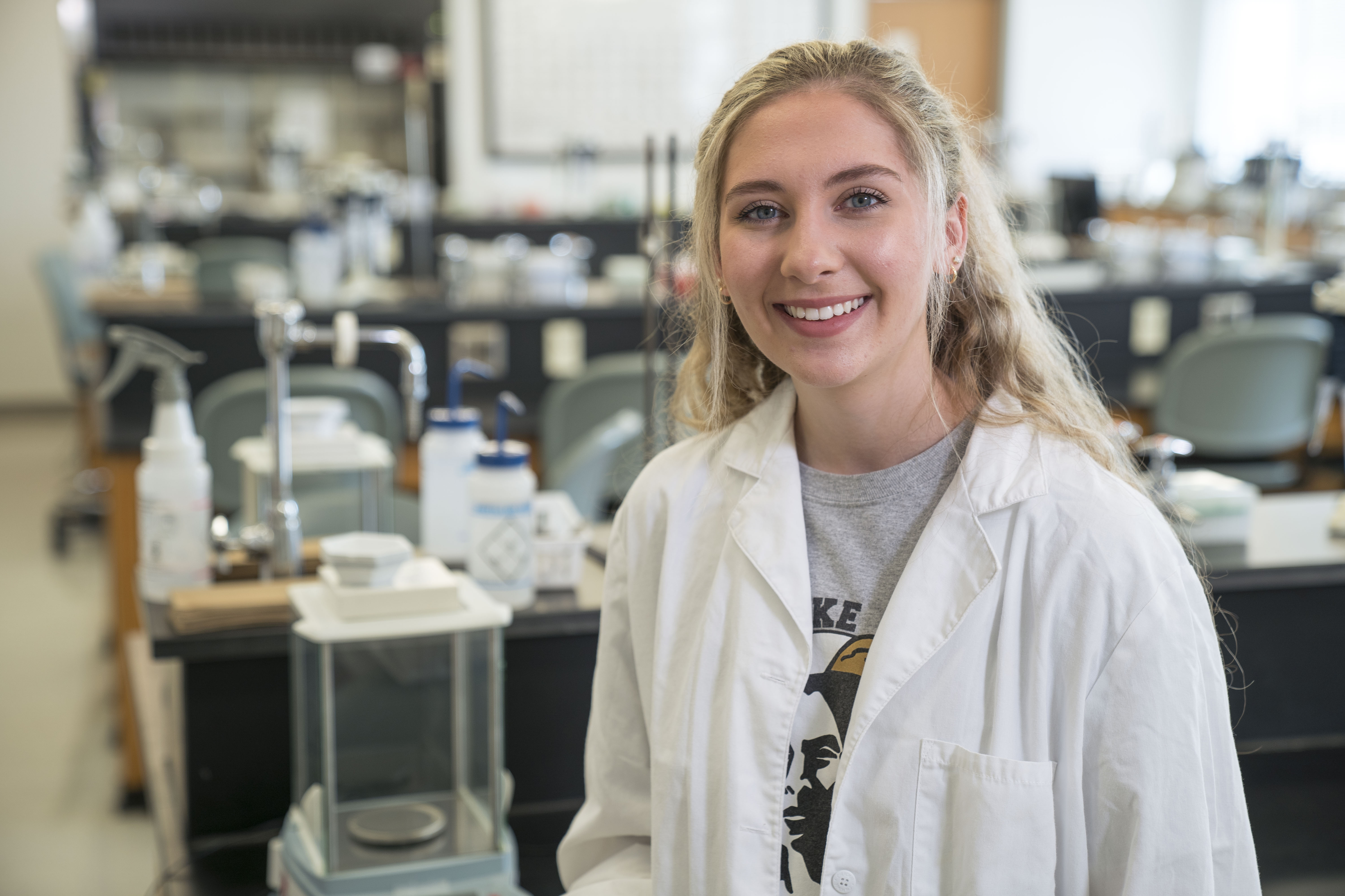 UNCP Biology Alum, Lindsay Branch in Bio lab