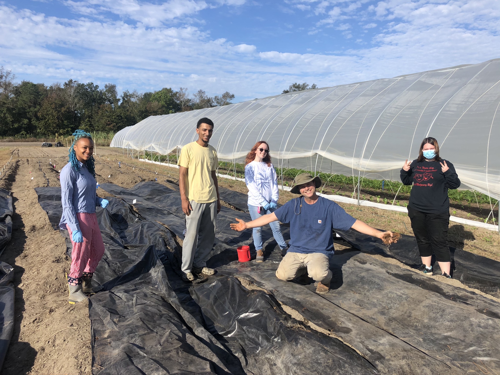 Bryan Sales mentors students in agricultural research