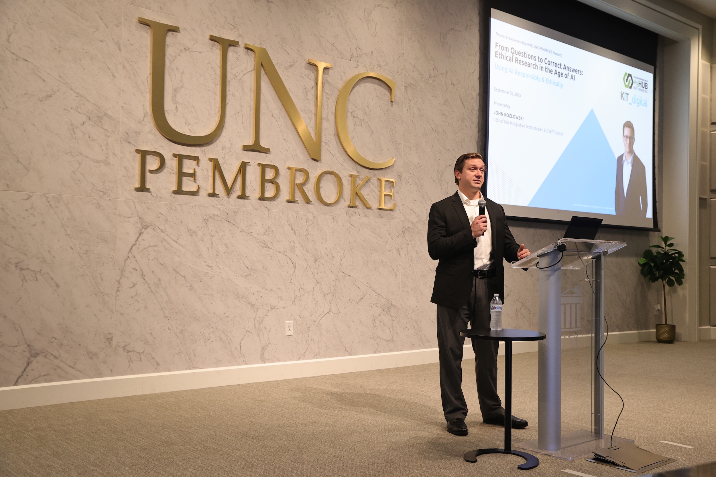 Alumnus John Kozlowski gives lecture on “Ethical Research in the Age of AI"