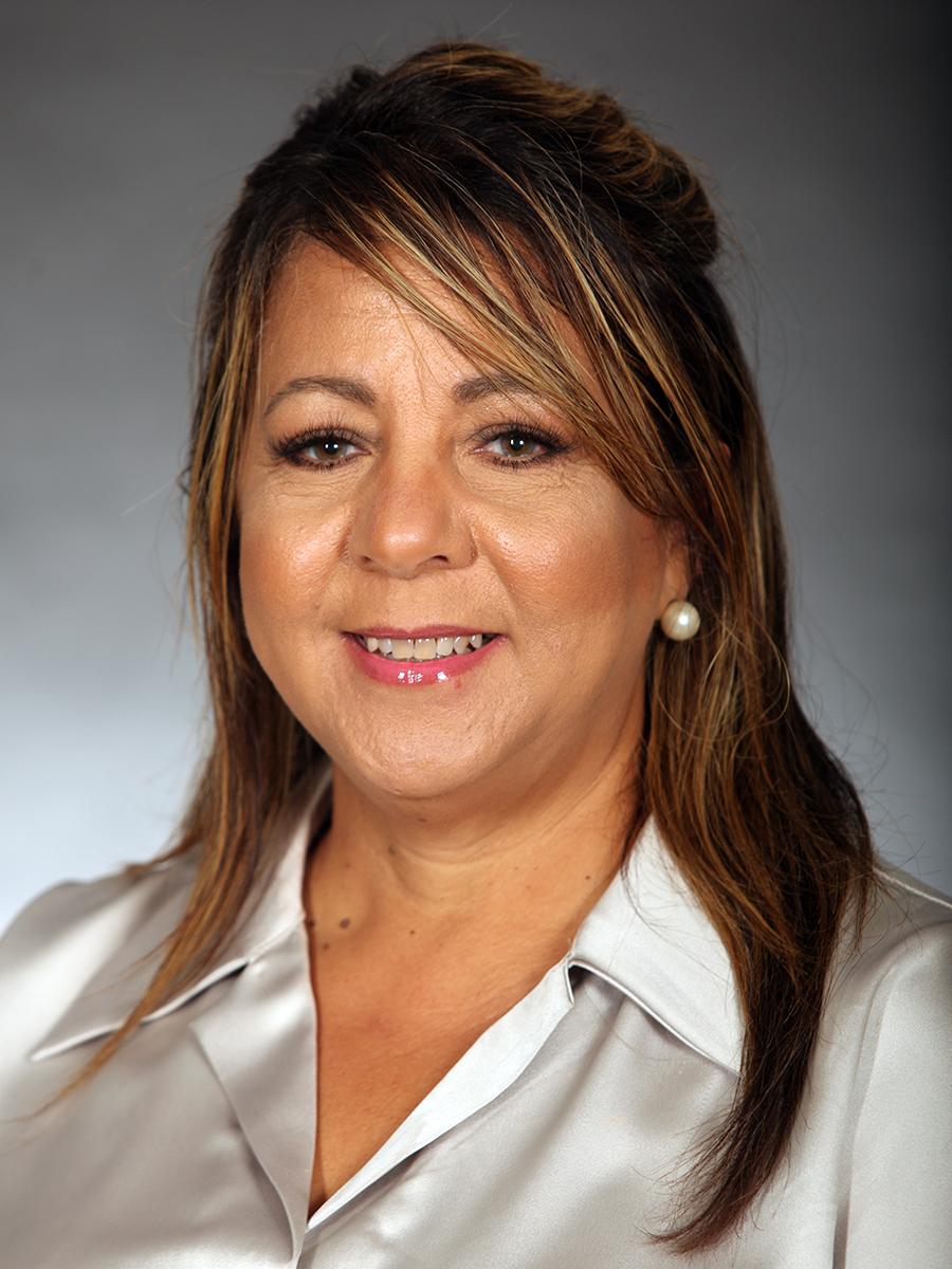 darla_oxendine headshot