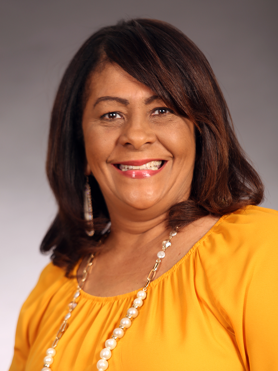 penny_oxendine headshot