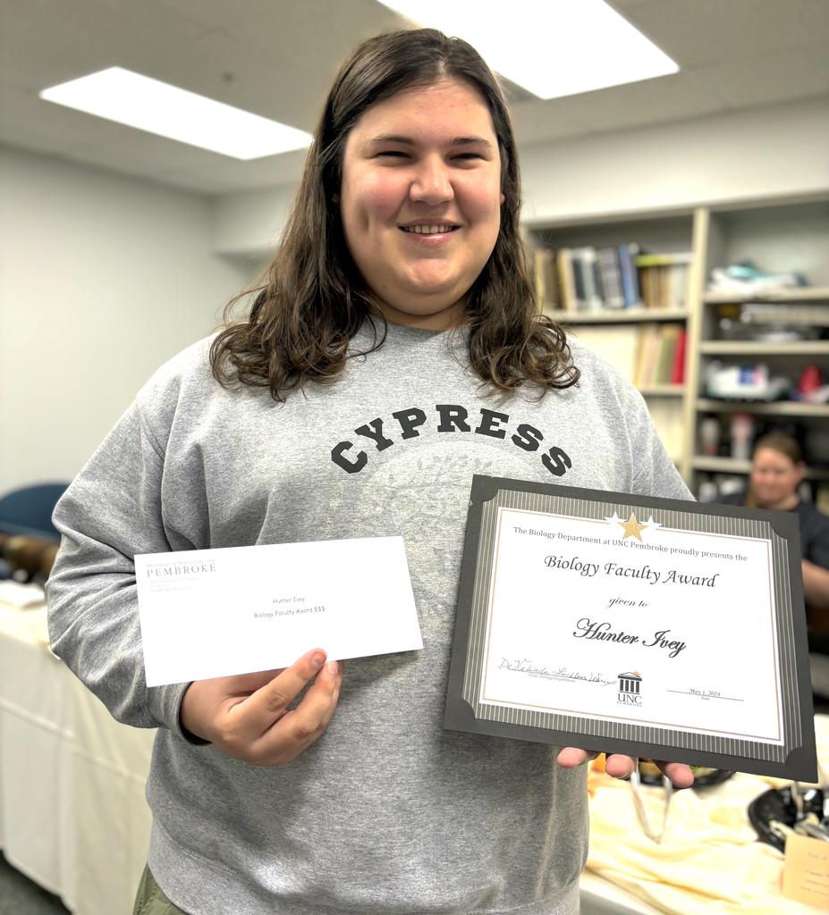 HUNTER IVEY WINS 2024 BIOLOGY FACULTY AWARD