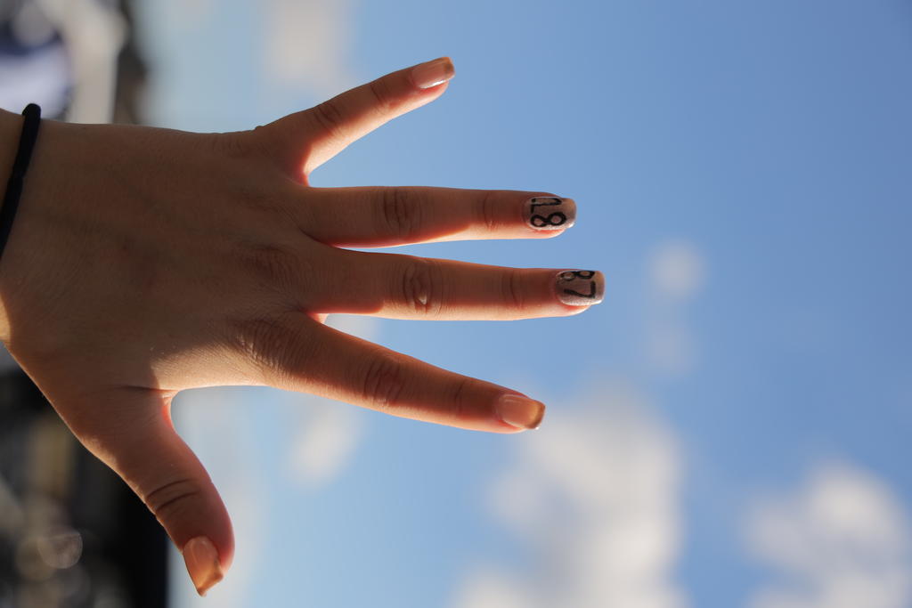 1887 fingernails at the parade