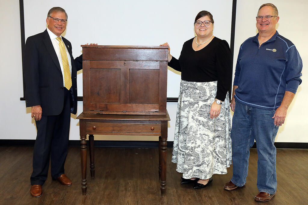 Chancellor Robin Gary Cummings (left), with Nancy Chavis and Johnny Robertson